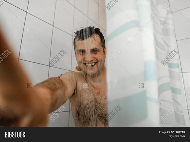 Insane pics of Lincoln in the shower